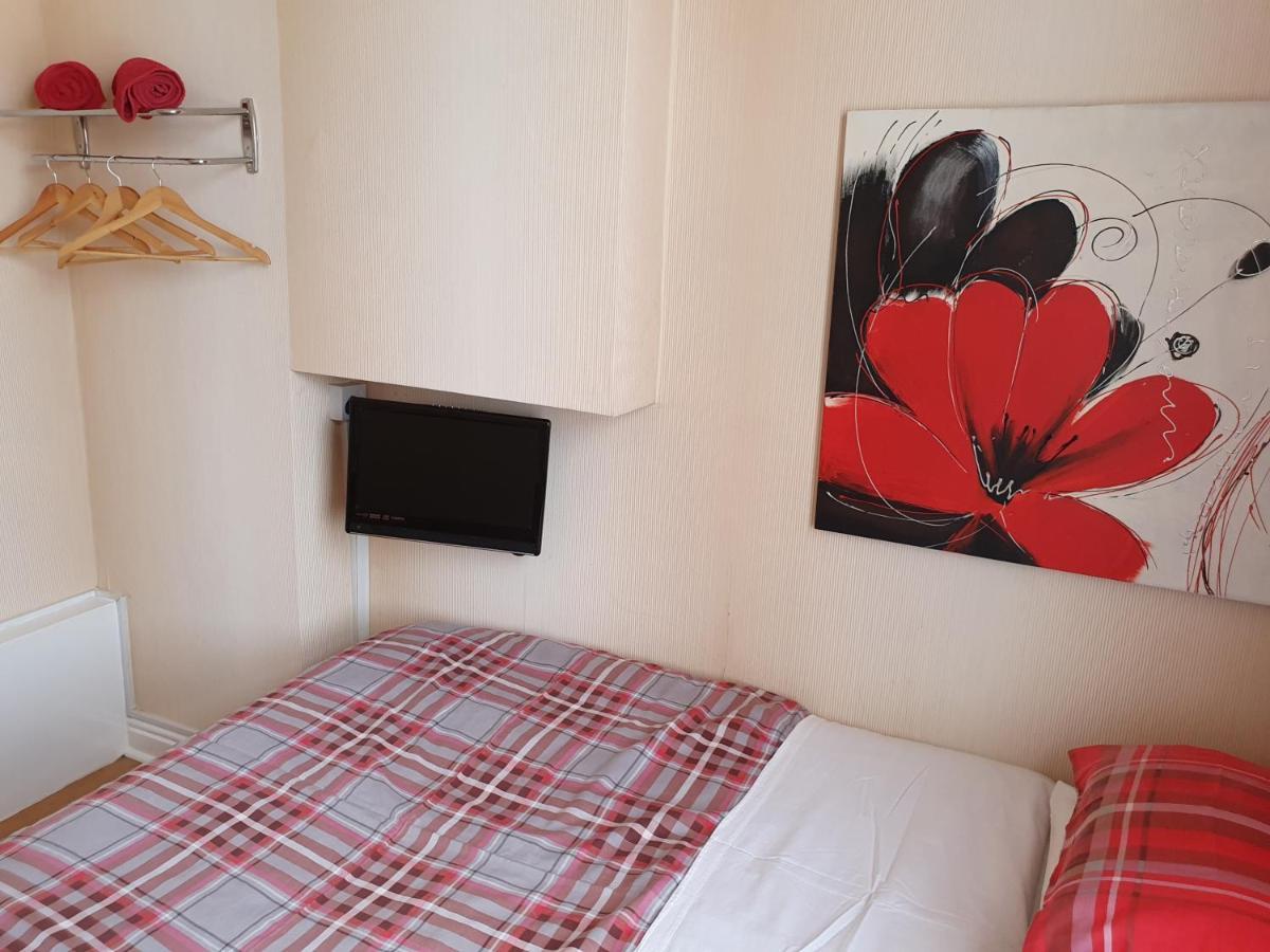 Foxhall Village Guest House - Blackpool — Photos 3
